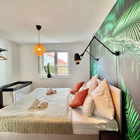Snug 1 I 3-zimmer Design Am Mit Garten I Office I Highspeed Wifi * Weßling